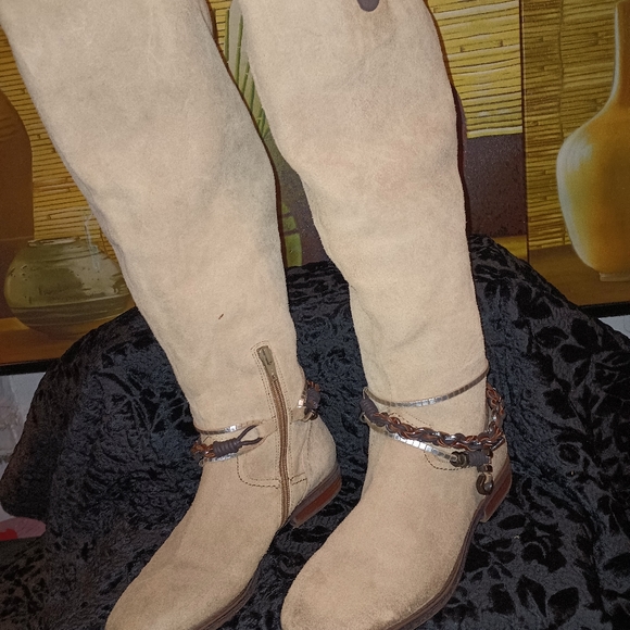Ladies knee high boots - Picture 2 of 10